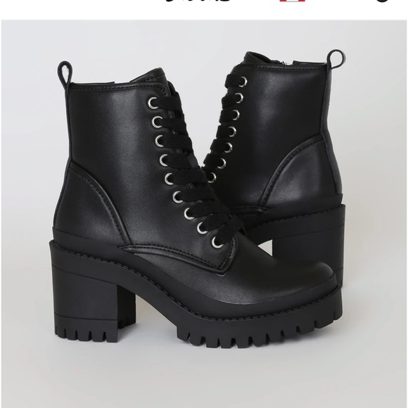 LIKE NEW Steve Madden GENUINE LEATHER Lace Up Black Combat Boots Sz 9 - Picture 1 of 4